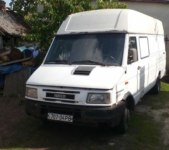 Белый Ивеко Дейли, объемом двигателя 2.8 л и пробегом 100 тыс. км за 1800 $, фото 1 на Automoto.ua
