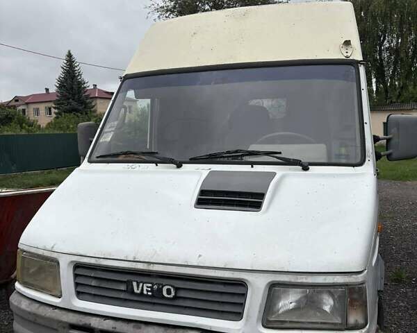 Белый Ивеко Дейли, объемом двигателя 2.5 л и пробегом 500 тыс. км за 700 $, фото 1 на Automoto.ua