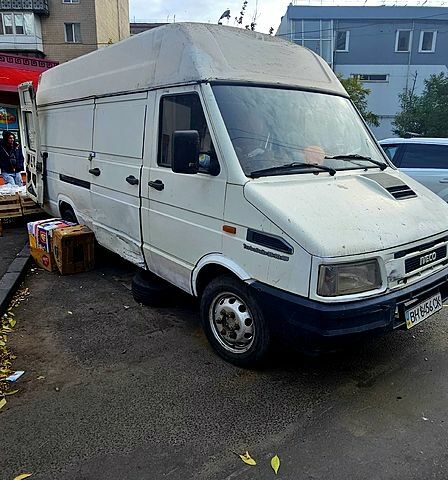 Білий Івеко Дейлі, об'ємом двигуна 28 л та пробігом 300 тис. км за 1800 $, фото 1 на Automoto.ua