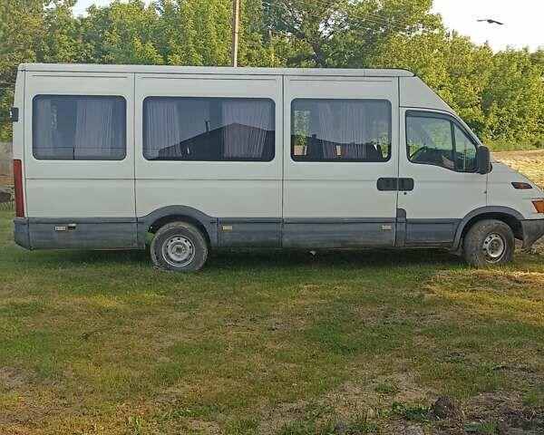 Белый Ивеко Дейли, объемом двигателя 2.8 л и пробегом 210 тыс. км за 5000 $, фото 1 на Automoto.ua