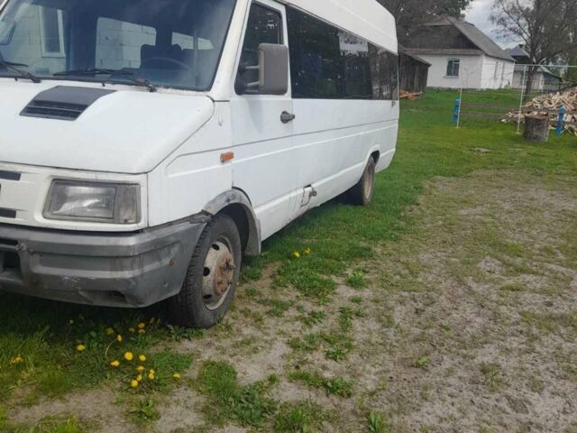 Белый Ивеко Дейли, объемом двигателя 2.8 л и пробегом 250 тыс. км за 5000 $, фото 1 на Automoto.ua