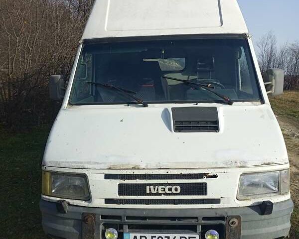 Белый Ивеко Дейли, объемом двигателя 2.8 л и пробегом 100 тыс. км за 2300 $, фото 1 на Automoto.ua