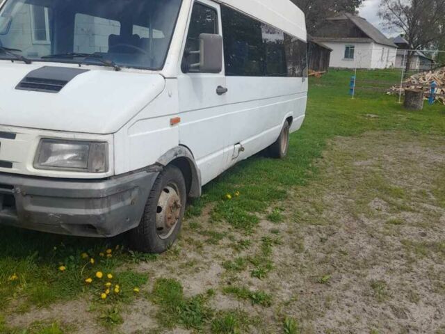 Белый Ивеко Дейли, объемом двигателя 2.8 л и пробегом 250 тыс. км за 5000 $, фото 1 на Automoto.ua