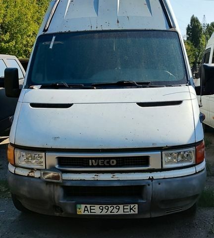Белый Ивеко Дейли, объемом двигателя 2.8 л и пробегом 388 тыс. км за 4400 $, фото 1 на Automoto.ua