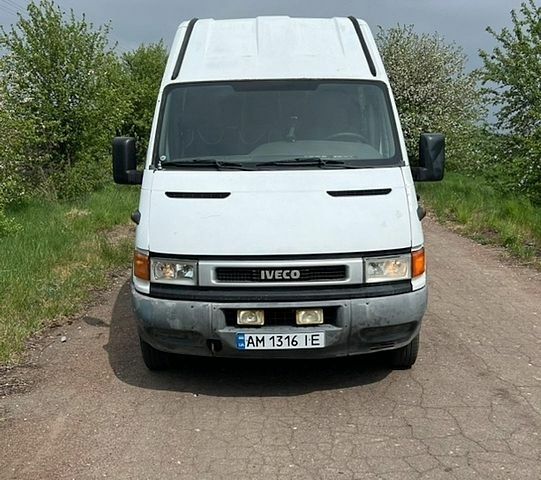 Білий Івеко Дейлі, об'ємом двигуна 2.8 л та пробігом 300 тис. км за 5600 $, фото 1 на Automoto.ua