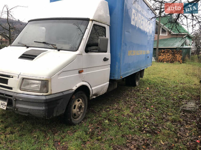 Белый Ивеко Дейли, объемом двигателя 2.8 л и пробегом 380 тыс. км за 2600 $, фото 1 на Automoto.ua