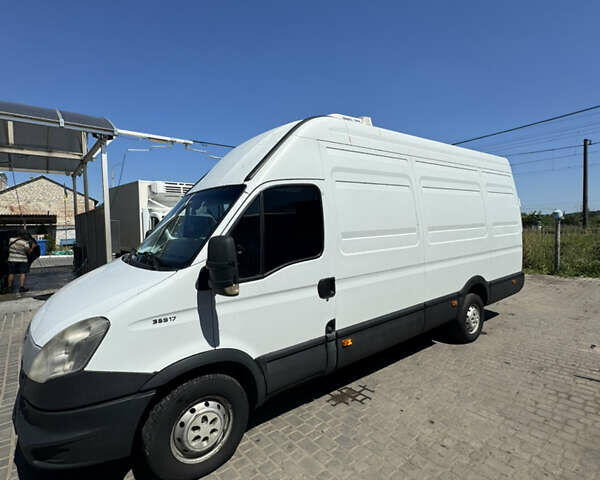 Белый Ивеко Дейли, объемом двигателя 3 л и пробегом 700 тыс. км за 11000 $, фото 1 на Automoto.ua