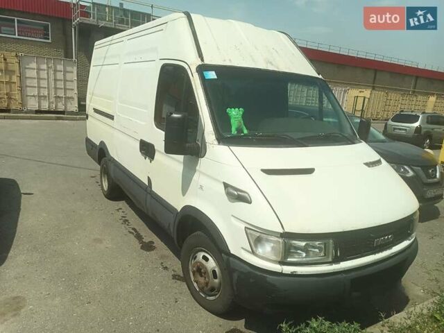 Білий Івеко Дейлі, об'ємом двигуна 2.8 л та пробігом 300 тис. км за 4075 $, фото 1 на Automoto.ua