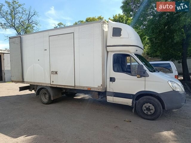 Белый Ивеко Дейли, объемом двигателя 3 л и пробегом 894 тыс. км за 11500 $, фото 1 на Automoto.ua