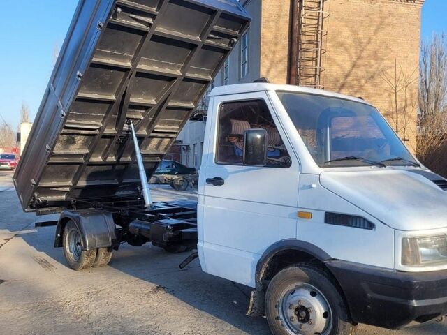 Белый Ивеко Дейли, объемом двигателя 2.5 л и пробегом 170 тыс. км за 9500 $, фото 1 на Automoto.ua