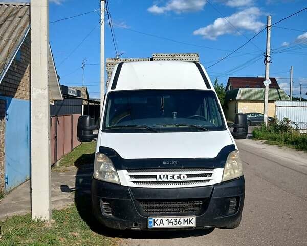 Белый Ивеко Дейли, объемом двигателя 2.29 л и пробегом 355 тыс. км за 12200 $, фото 1 на Automoto.ua