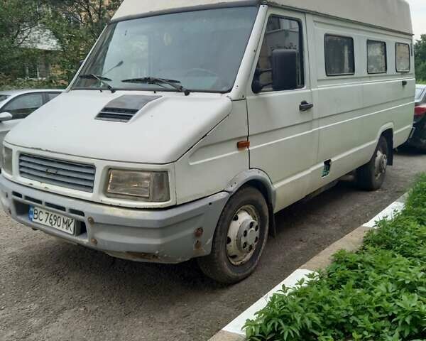 Білий Івеко Дейлі, об'ємом двигуна 2.4 л та пробігом 100 тис. км за 2999 $, фото 1 на Automoto.ua