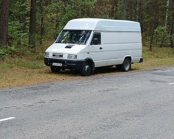 Белый Ивеко Дейли, объемом двигателя 2.9 л и пробегом 970 тыс. км за 4500 $, фото 1 на Automoto.ua