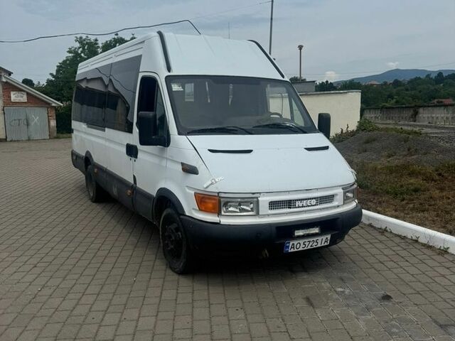 Белый Ивеко Дейли, объемом двигателя 2.8 л и пробегом 400 тыс. км за 3850 $, фото 1 на Automoto.ua