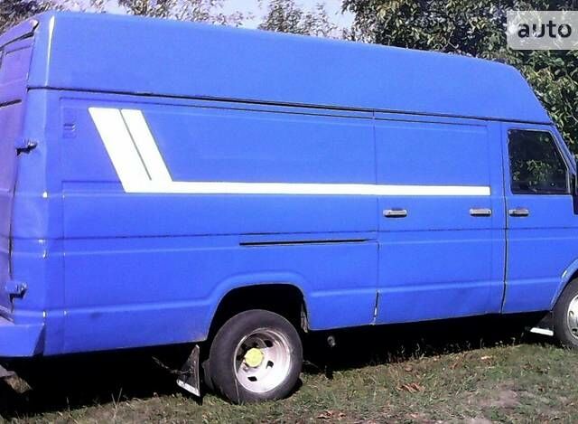 Синий Ивеко Дейли груз., объемом двигателя 2.5 л и пробегом 250 тыс. км за 3900 $, фото 1 на Automoto.ua