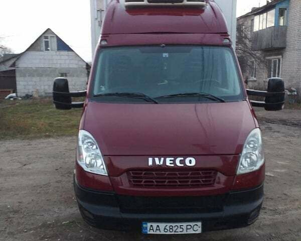 Красный Ивеко Дейли, объемом двигателя 3 л и пробегом 369 тыс. км за 17000 $, фото 1 на Automoto.ua