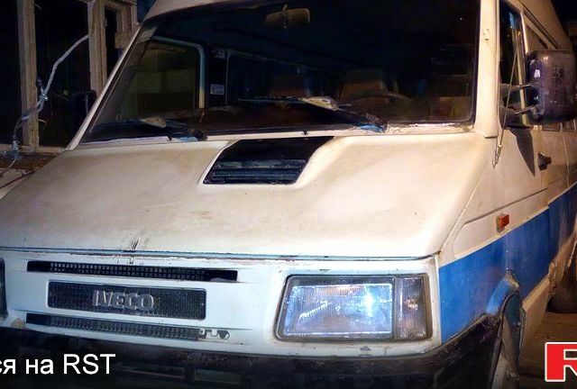 Ивеко Дейли, объемом двигателя 2.8 л и пробегом 300 тыс. км за 2000 $, фото 1 на Automoto.ua