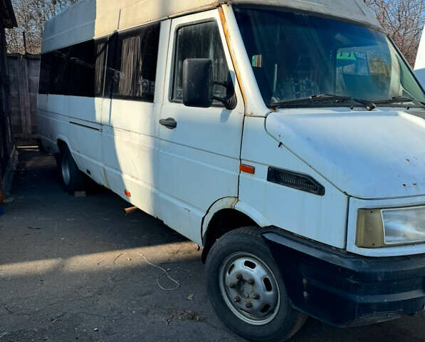 Белый Ивеко Дейли пасс., объемом двигателя 2.8 л и пробегом 350 тыс. км за 2800 $, фото 1 на Automoto.ua