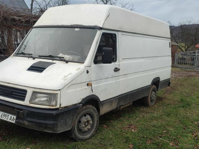 Белый Ивеко Дейли пасс., объемом двигателя 2.5 л и пробегом 321 тыс. км за 1600 $, фото 1 на Automoto.ua