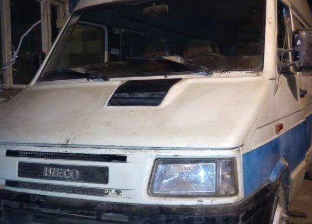 Білий Івеко Daily пасс., об'ємом двигуна 0 л та пробігом 300 тис. км за 2000 $, фото 1 на Automoto.ua