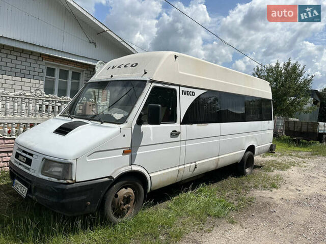 Белый Ивеко Дейли пасс., объемом двигателя 2.8 л и пробегом 380 тыс. км за 3500 $, фото 1 на Automoto.ua