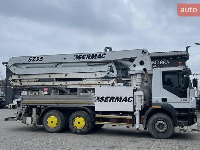 Белый Ивеко Магирус, объемом двигателя 13 л и пробегом 210 тыс. км за 132000 $, фото 1 на Automoto.ua