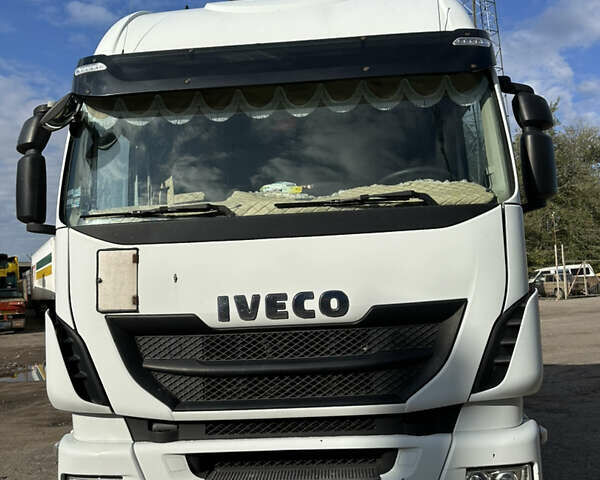 Белый Ивеко Стралис, объемом двигателя 12.9 л и пробегом 710 тыс. км за 25000 $, фото 1 на Automoto.ua