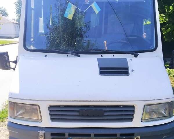 Белый Ивеко Турбо Дейли пасс., объемом двигателя 0 л и пробегом 200 тыс. км за 4000 $, фото 1 на Automoto.ua