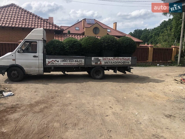 Белый Ивеко TurboDaily, объемом двигателя 2.5 л и пробегом 350 тыс. км за 3300 $, фото 1 на Automoto.ua