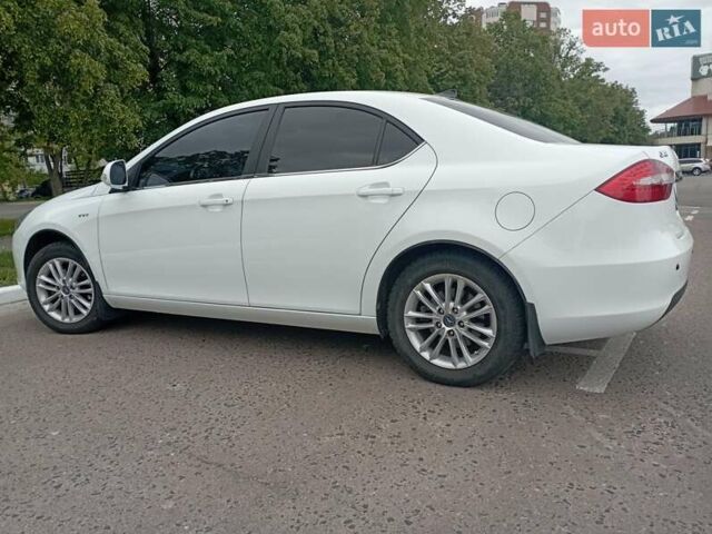 Белый Джак Джей5, объемом двигателя 1.5 л и пробегом 15 тыс. км за 7500 $, фото 1 на Automoto.ua