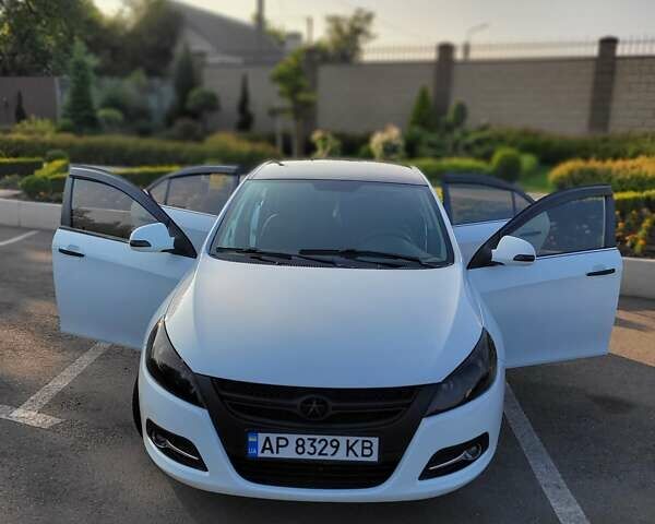 Білий Джак Джей5, об'ємом двигуна 1.5 л та пробігом 127 тис. км за 5000 $, фото 1 на Automoto.ua