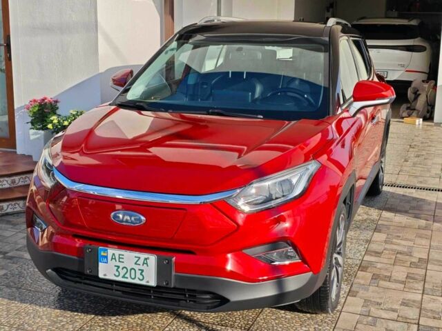Красный Джак iEVS4, объемом двигателя 0 л и пробегом 70 тыс. км за 15000 $, фото 1 на Automoto.ua