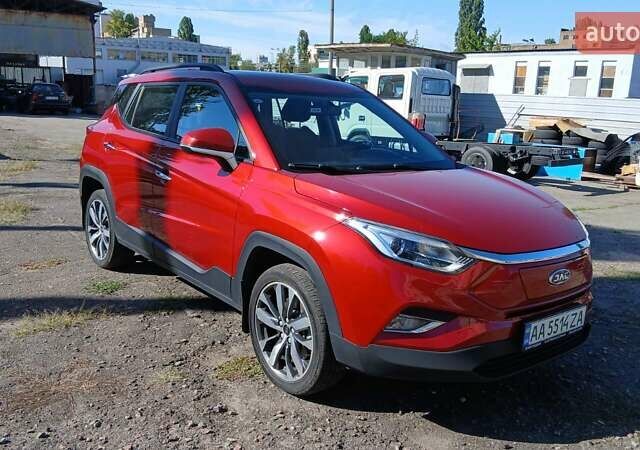 Красный Джак iEVS4, объемом двигателя 0 л и пробегом 35 тыс. км за 13000 $, фото 1 на Automoto.ua