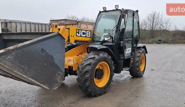 Желтый ЖЦБ 530-70, объемом двигателя 4.4 л и пробегом 8 тыс. км за 41000 $, фото 1 на Automoto.ua