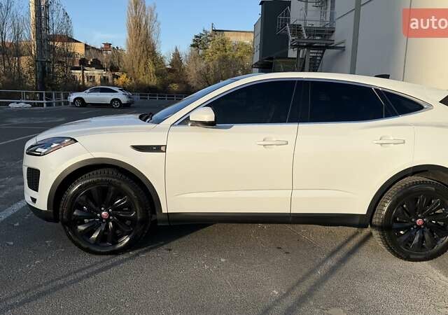 Белый Ягуар E-Pace, объемом двигателя 2 л и пробегом 77 тыс. км за 25000 $, фото 1 на Automoto.ua