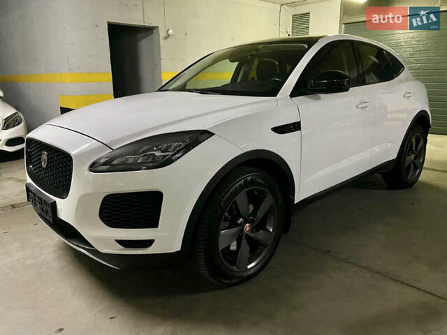 Белый Ягуар E-Pace, объемом двигателя 2 л и пробегом 103 тыс. км за 26500 $, фото 1 на Automoto.ua