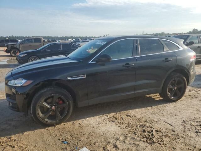 Черный Ягуар E-Pace, объемом двигателя 2 л и пробегом 208 тыс. км за 14300 $, фото 1 на Automoto.ua