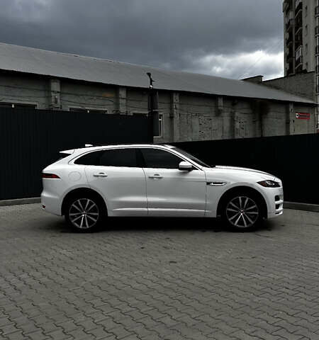 Белый Ягуар Ф-Пейс, объемом двигателя 3 л и пробегом 153 тыс. км за 20500 $, фото 1 на Automoto.ua