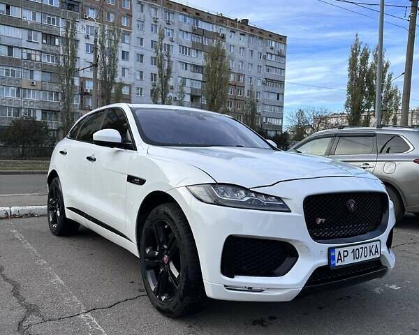 Белый Ягуар Ф-Пейс, объемом двигателя 3 л и пробегом 140 тыс. км за 32000 $, фото 1 на Automoto.ua