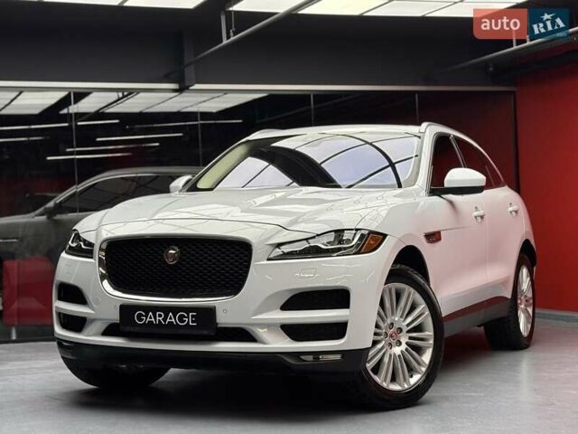 Белый Ягуар Ф-Пейс, объемом двигателя 3 л и пробегом 71 тыс. км за 27900 $, фото 1 на Automoto.ua