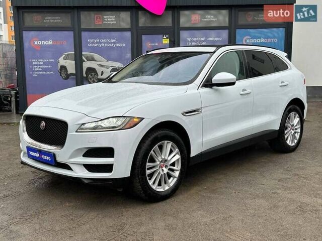 Белый Ягуар Ф-Пейс, объемом двигателя 2 л и пробегом 119 тыс. км за 26000 $, фото 1 на Automoto.ua