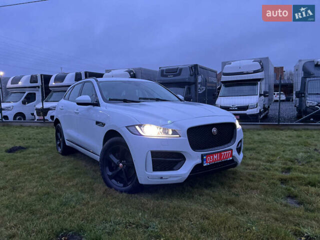 Белый Ягуар Ф-Пейс, объемом двигателя 3 л и пробегом 160 тыс. км за 25500 $, фото 1 на Automoto.ua