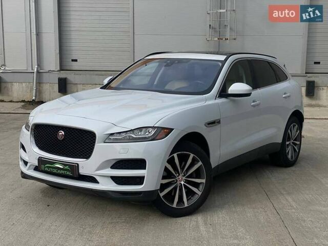 Белый Ягуар Ф-Пейс, объемом двигателя 2 л и пробегом 49 тыс. км за 24290 $, фото 1 на Automoto.ua