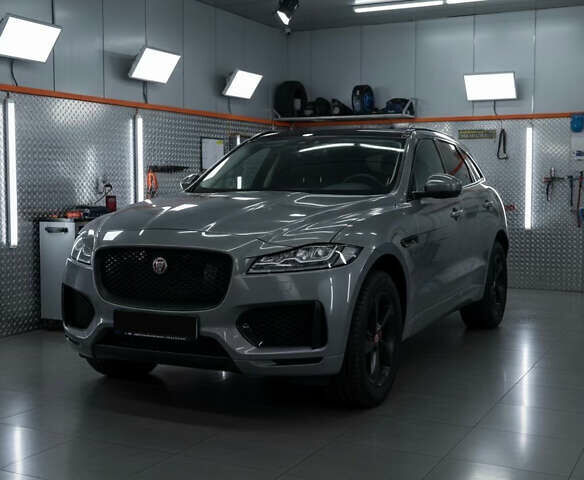 Белый Ягуар Ф-Пейс, объемом двигателя 3 л и пробегом 163 тыс. км за 22400 $, фото 1 на Automoto.ua