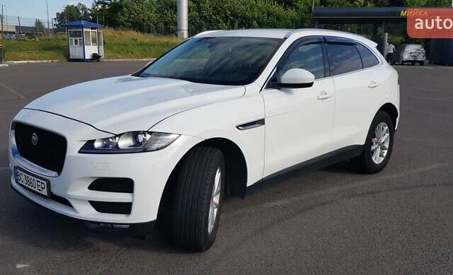 Білий Ягуар Ф-Пейс, об'ємом двигуна 2 л та пробігом 162 тис. км за 27500 $, фото 1 на Automoto.ua