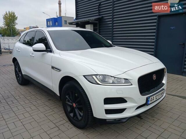 Белый Ягуар Ф-Пейс, объемом двигателя 2 л и пробегом 102 тыс. км за 24500 $, фото 1 на Automoto.ua