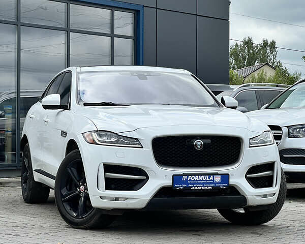 Белый Ягуар Ф-Пейс, объемом двигателя 2 л и пробегом 177 тыс. км за 28990 $, фото 1 на Automoto.ua