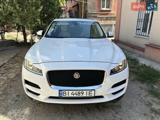 Білий Ягуар Ф-Пейс, об'ємом двигуна 2 л та пробігом 105 тис. км за 24500 $, фото 1 на Automoto.ua