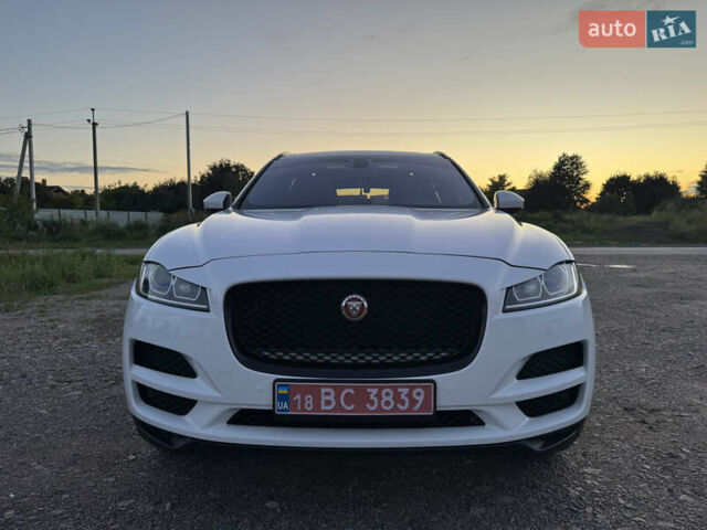 Білий Ягуар Ф-Пейс, об'ємом двигуна 2 л та пробігом 107 тис. км за 27500 $, фото 1 на Automoto.ua