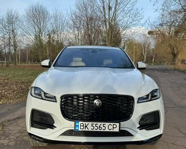 Белый Ягуар Ф-Пейс, объемом двигателя 3 л и пробегом 25 тыс. км за 36000 $, фото 1 на Automoto.ua